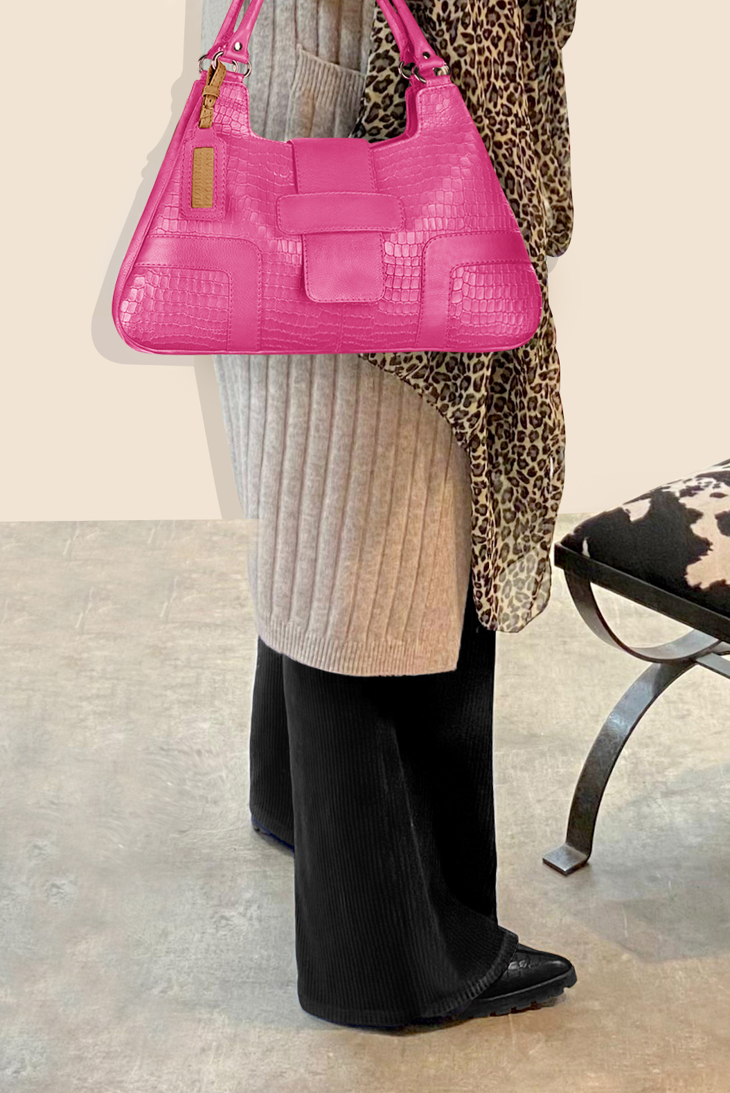 Dress large handbag in fuchsia pink leather - Worn view
